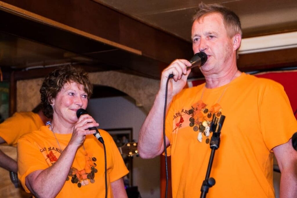 Tekstschrijver-Best-Wilma-Vervoort-Correspondent-Eindhovens-Dagblad-Avond Vreemde Lied Manus Best