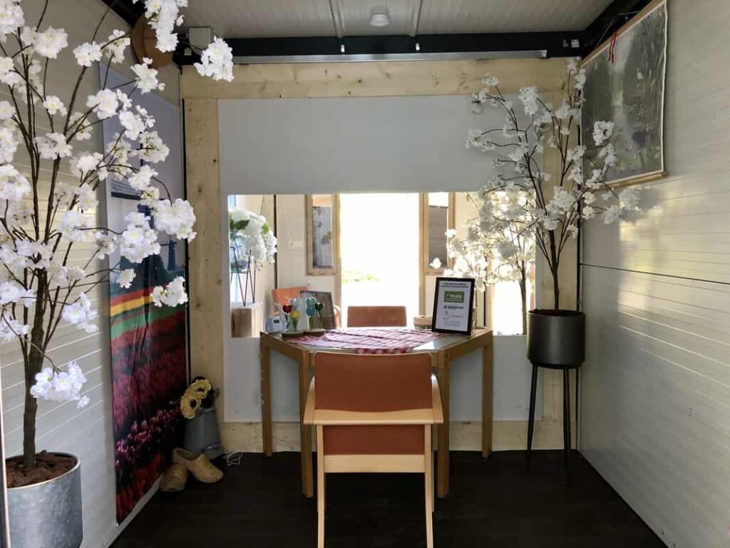 Emotioneel weerzien in de bezoekcabine-Wilma Vervoort-Tekstschrijver-Content Schrijven