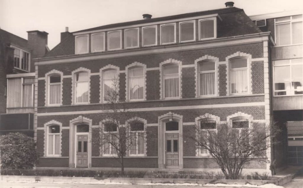 InAndOutOfAfrica-Menopause Nomad-Wilma Vervoort-Tekstschrijver-Power of the pen-Menopause Magician-Interactive Acts-mon repos 1