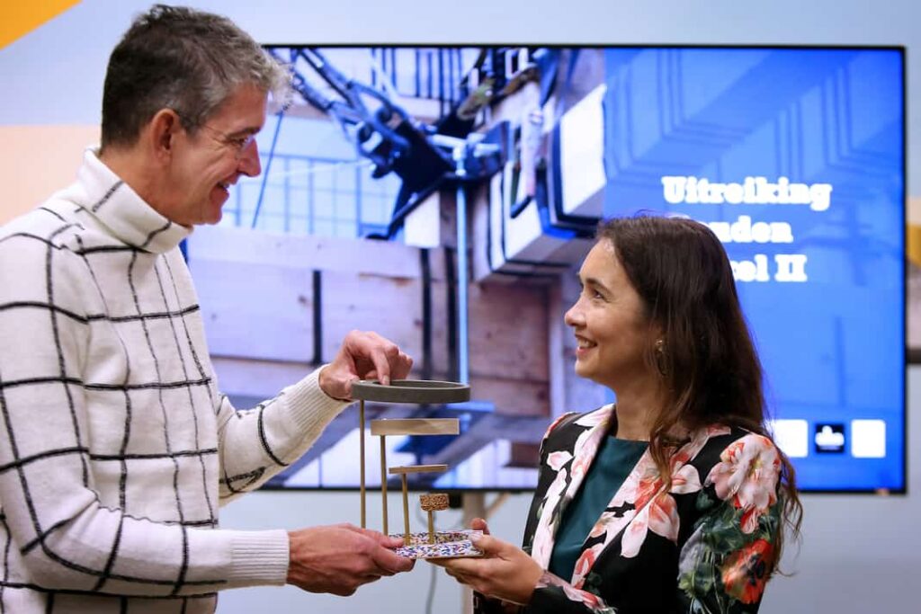 InAndOutOfAfrica-Menopause Nomad-Wilma Vervoort-Tekstschrijver-Power of the pen-Menopause Magician-Interactive Acts-NBArchitecten Gouden Cirkel Award