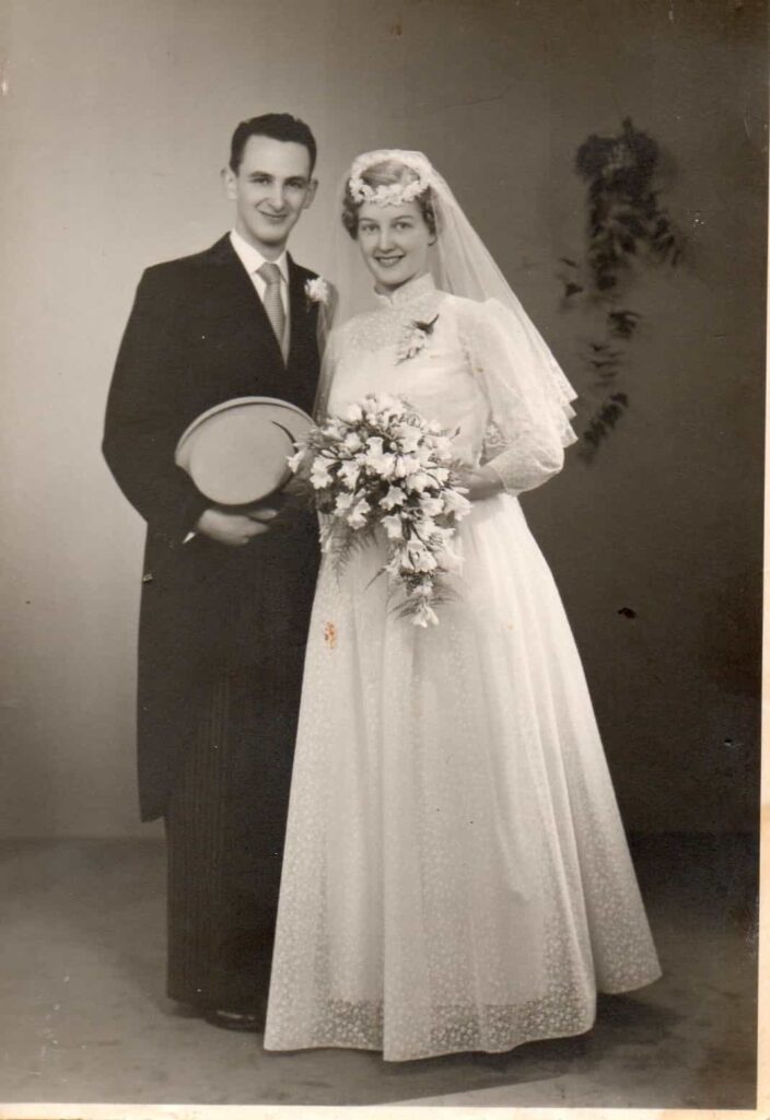 inandoutofafrica-menopause nomad-menopause magician-tekstschrijver-powerofthepen-mijn moedboek-wilma vervoort-albert-en-roelie-vermeulen-dos