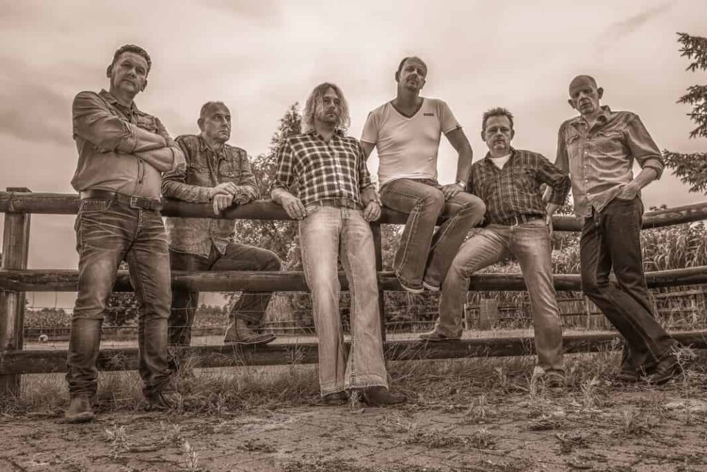 inandoutofafrica-menopause nomad-mijn moedboek -tekstschrijver-powerofthepen-interactiveacts-wilma vervoort-The Tribute battle of the bands sbs 6