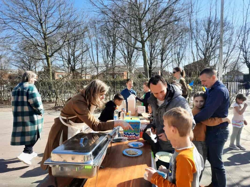 inandoutofafrica-menopause nomad-mijn moedboek -tekstschrijver-powerofthepen-interactiveacts-wilma vervoort-actie Oekraine heydonck best giro 555 3