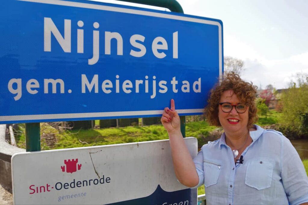 inandoutofafrica-menopause nomad-mijn moedboek -tekstschrijver-powerofthepen-interactiveacts-wilma vervoort-ellis rijkers omroepvrijwilliger van het jaar