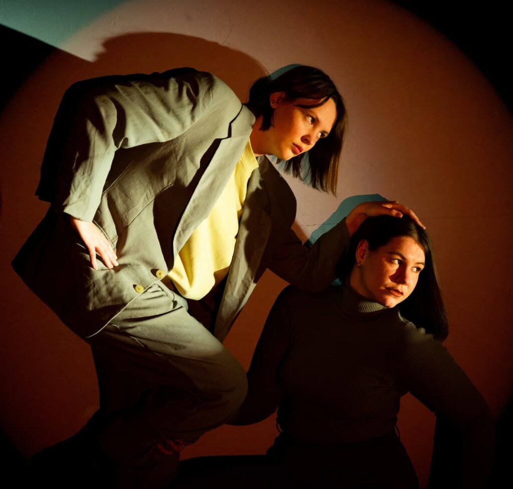 inandoutofafrica-menopause nomad-mijn moedboek -tekstschrijver-powerofthepen-interactiveacts-wilma vervoort-mae rovers en trix van erkel festival gemaakt