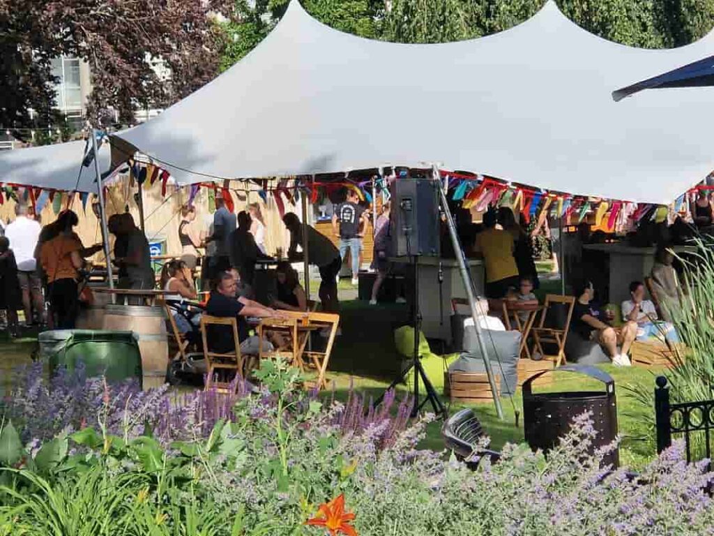 inandoutofafrica-menopause nomad-mijn moedboek -tekstschrijver-powerofthepen-interactiveacts-wilma vervoort-Best Lekker