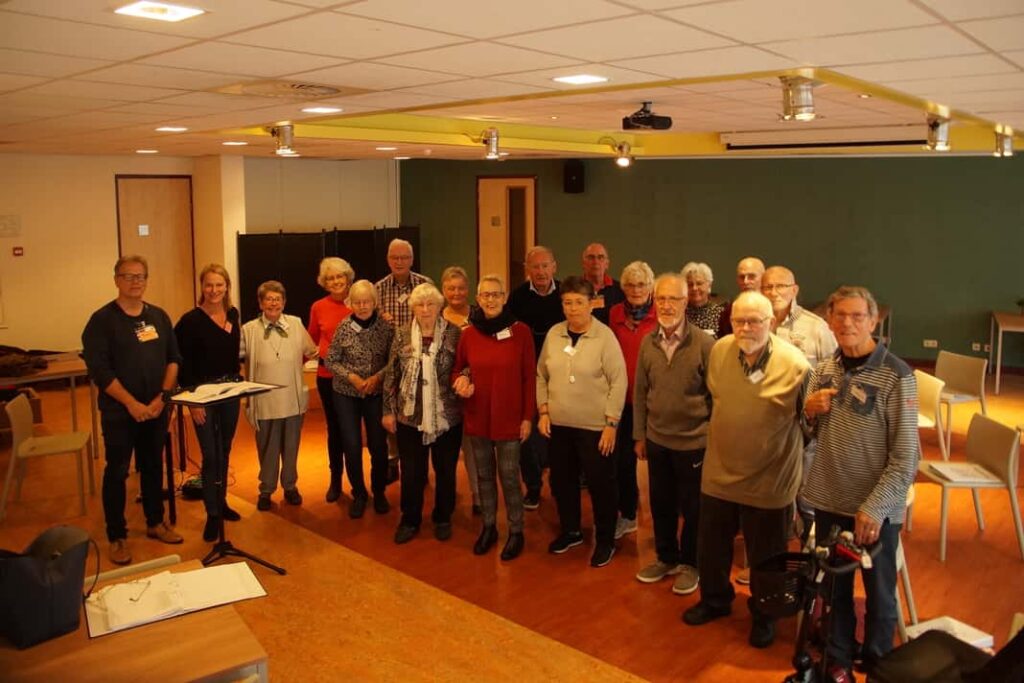 inandoutofafrica-menopause nomad-mijn moedboek -tekstschrijver-powerofthepen-interactiveacts-wilma vervoort-Memories koor uit Best niet aangeboren hersenafwijking NAH