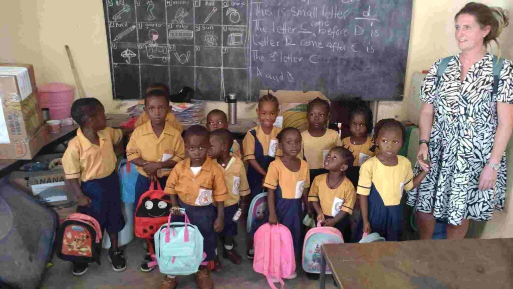 inandoutofafrica-menopause nomad-mijn moedboek -tekstschrijver-powerofthepen-interactiveacts-wilma vervoort- barbara van de loo Gambia