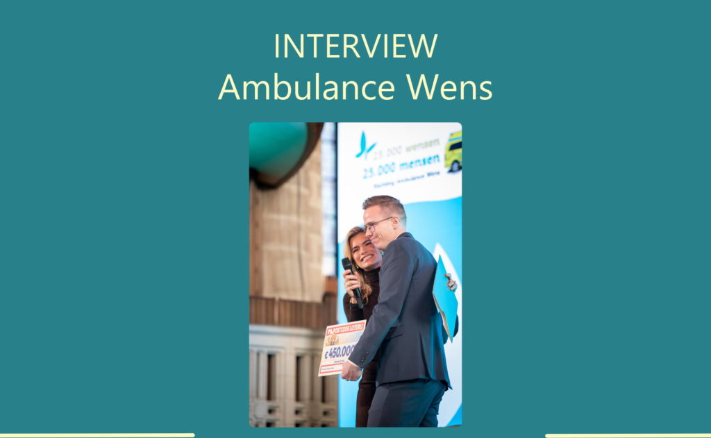 Kees Veldboer van Stichting Ambulance Wens geïnterviewd door Wilma Vervoort